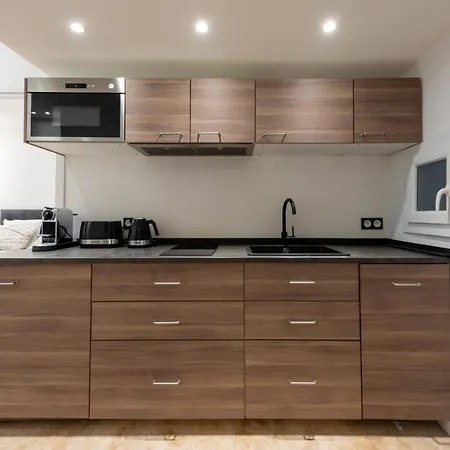 Apartment 1-br With Ac In The Heart Of Cannes