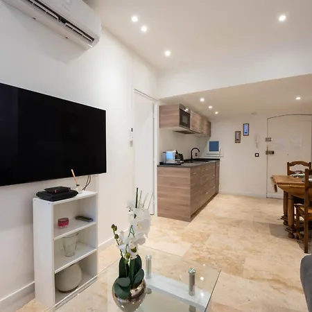 Apartment 1-br With Ac In The Heart Of