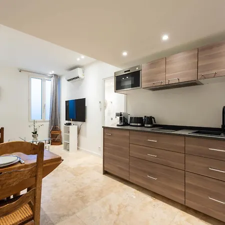 Apartment 1-br With Ac In The Heart Of