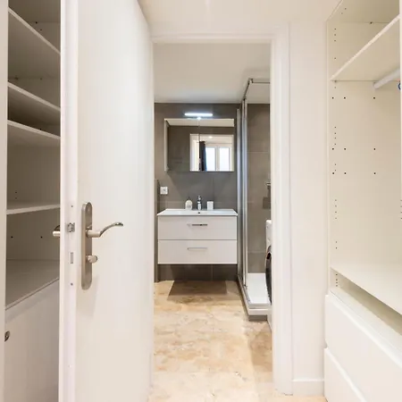 1-br With Ac In The Heart Of Apartment *