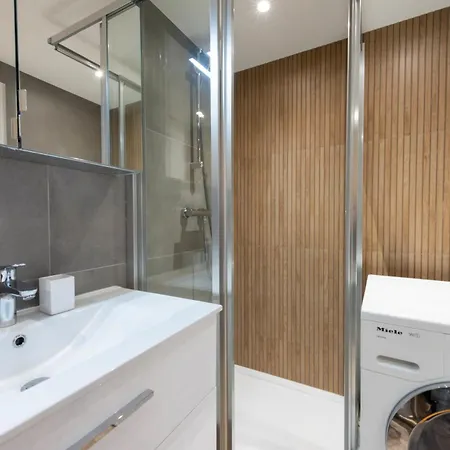 Apartment 1-br With Ac In The Heart Of